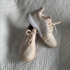 ❤️ Adidas Court Jam Bounce Sneakers ❤️